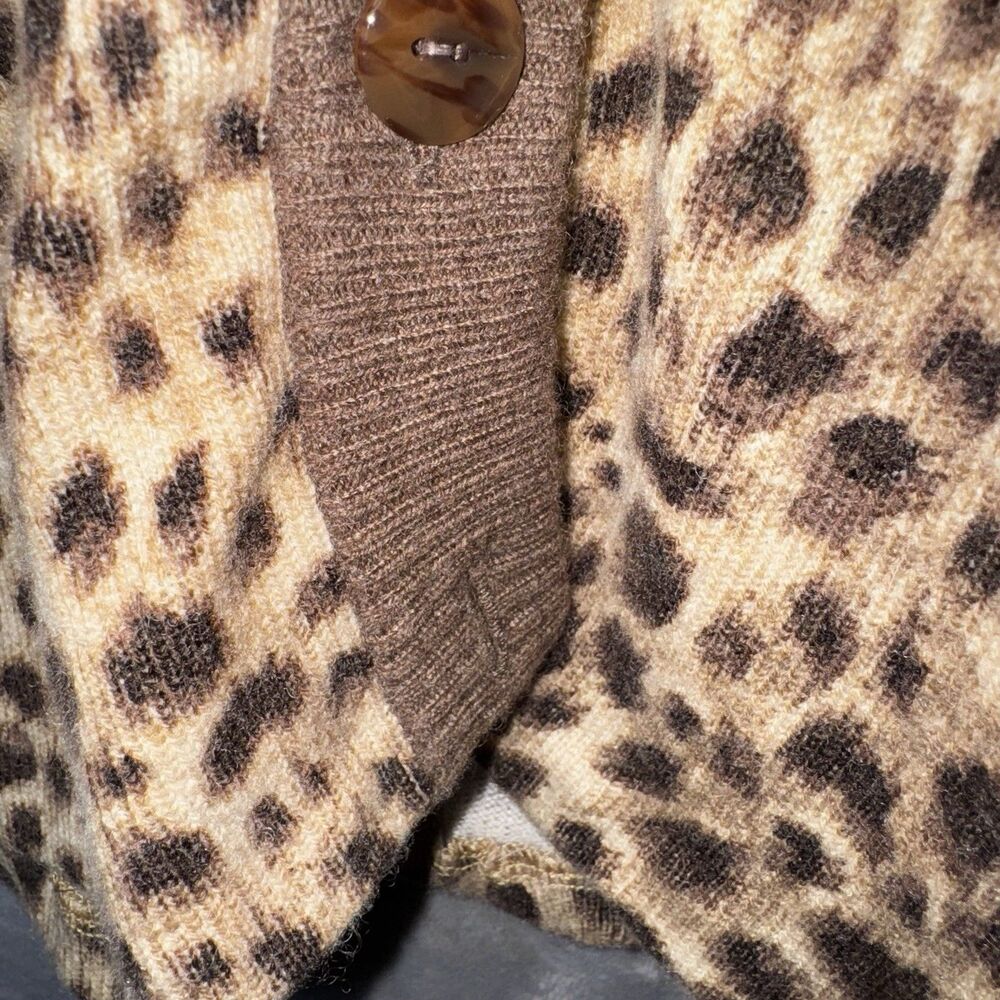 J. Mclaughlin Women's Cheetah Print Cardigan Swea… - image 3